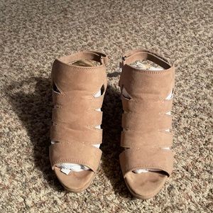 Naturalizer Tan platform shoes